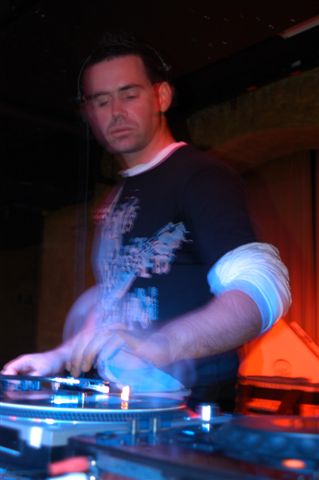 Sydney DJ Ben Kelly - The Funky Way - Dance House Music Sydney Melbourne Brisbane Australia DJ dj